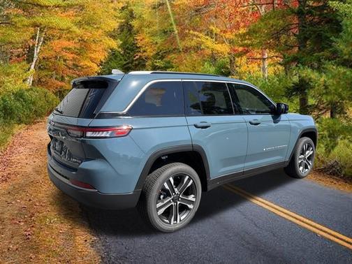 Steel Blue 2027 Jeep Grand Cherokee Limited