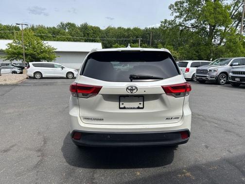 Blizzard Pearl 2018 Toyota Highlander XLE
