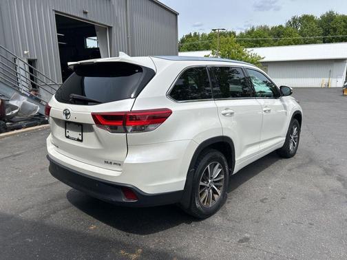 Blizzard Pearl 2018 Toyota Highlander XLE