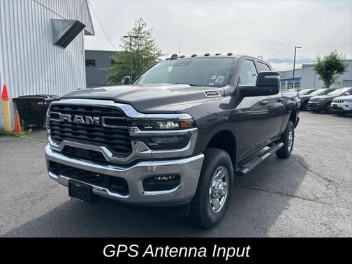 2025 RAM 2500 Tradesman Crew Cab 4x4 6'4' Box