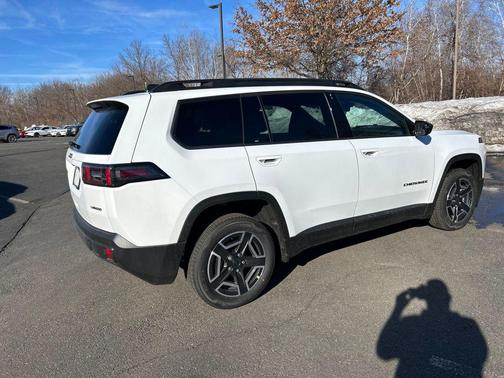 2026 Jeep Cherokee Laredo 4x4