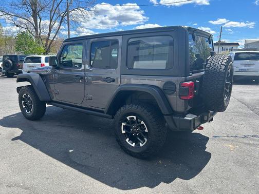 Granite Crystal Metallic Clearcoat 2025 Jeep Wrangler Rubicon