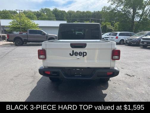 Bright White Clearcoat 2024 Jeep Gladiator Sport S