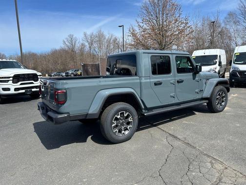 Anvil Clearcoat 2026 Jeep Gladiator Sahara 4x4