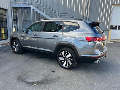 2025 Volkswagen Atlas 2.0T SE w/Technology 4MOTION