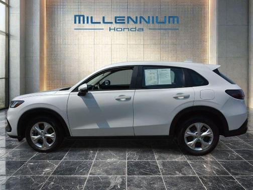 Platinum White 2025 Honda HR-V LX