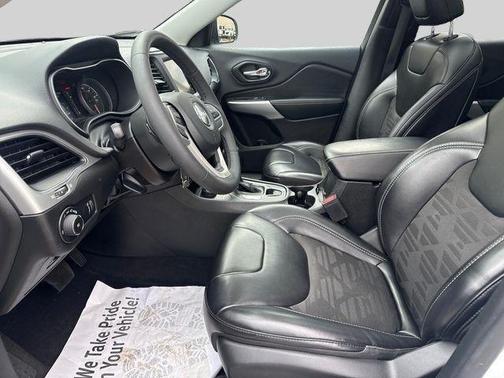 Bright White Clearcoat 2022 Jeep Cherokee X 4x4