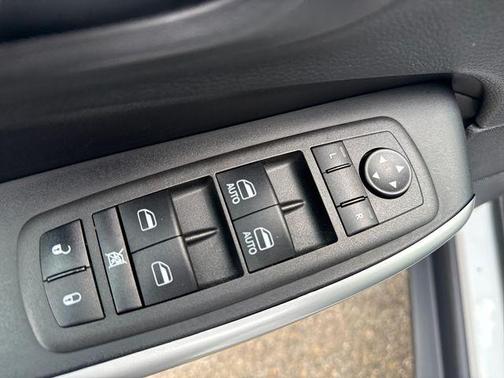 Bright White Clearcoat 2022 Jeep Cherokee X 4x4