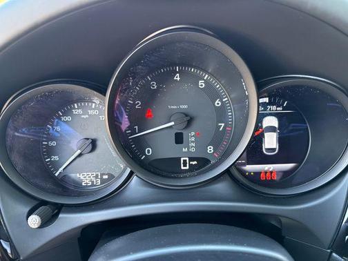 Wh 2023 Porsche Macan T