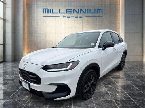 Platinum White Pearl 2023 Honda HR-V AWD Sport