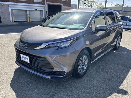 2021 Toyota Sienna LE