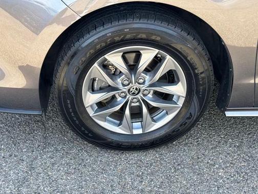 2021 Toyota Sienna LE