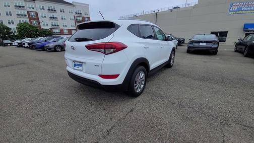 Dazzling White 2016 Hyundai TUCSON SE