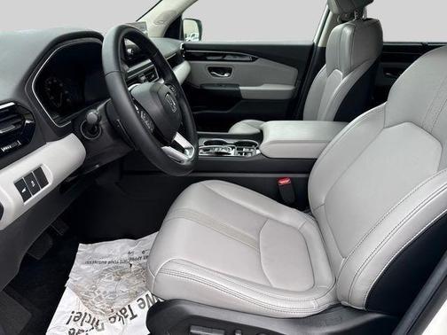 Taffeta White 2025 Honda Pilot Touring 8-Passenger