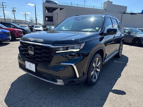 Crystal Black Pearl 2025 Honda Pilot Elite