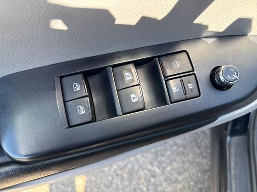 Midnight Black Metallic 2018 Toyota Highlander XLE