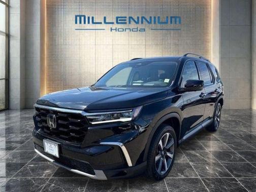 Crystal Black Pearl 2024 Honda Pilot Elite