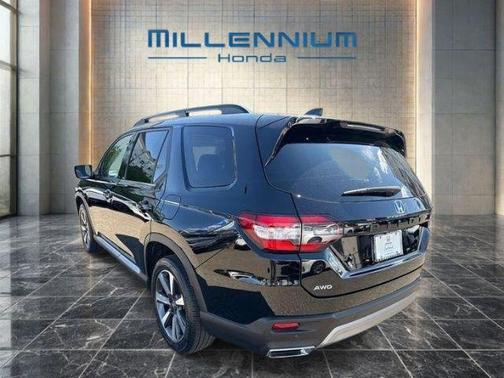 Crystal Black Pearl 2024 Honda Pilot Elite