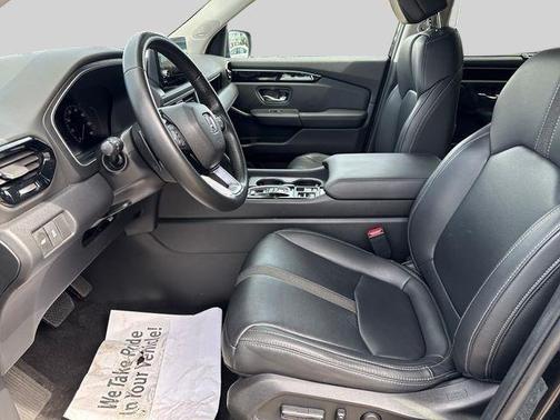 Crystal Black Pearl 2023 Honda Pilot Touring 8-Passenger