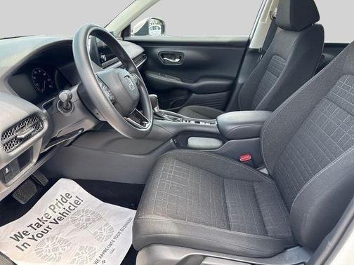 Championship Wh 2024 Honda HR-V LX