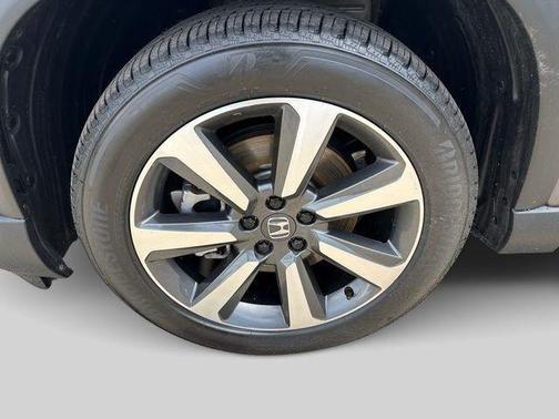 Modern Steel Metallic 2023 Honda Pilot Touring 8-Passenger