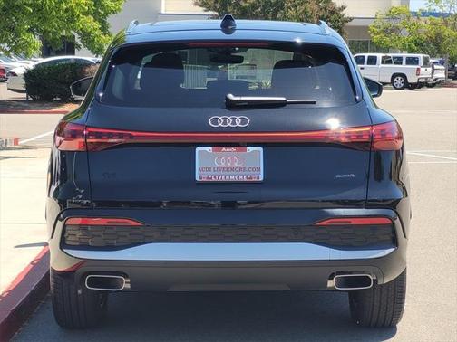 2025 Audi Q5 Premium