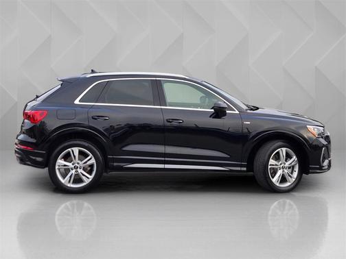 2022 Audi Q3 45 S line Premium