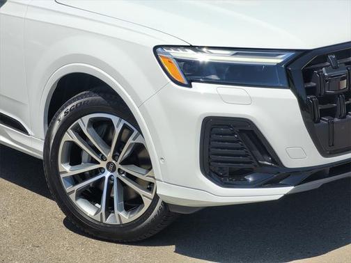 2025 Audi Q7 45 Premium Plus