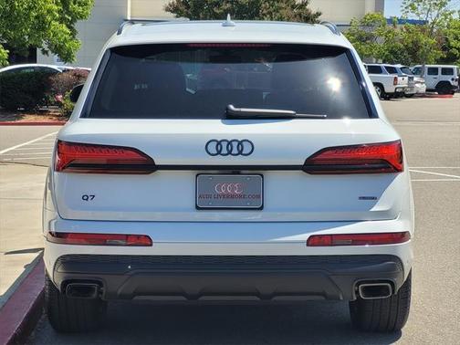 2025 Audi Q7 45 Premium Plus