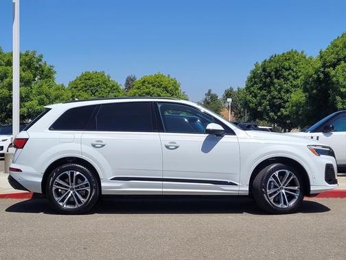 2025 Audi Q7 45 Premium Plus