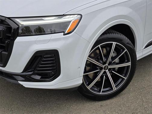 2026 Audi Q7 45 Premium Plus