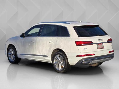 2023 Audi Q7 45 Premium