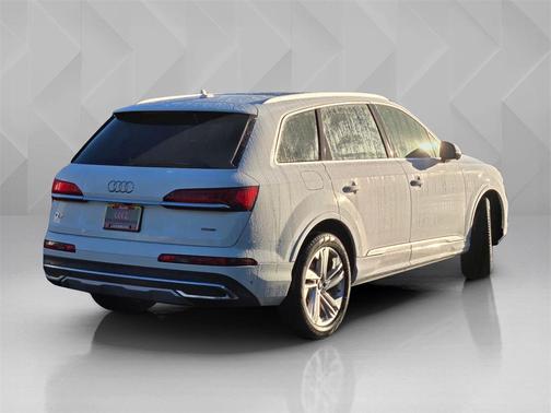2023 Audi Q7 45 Premium
