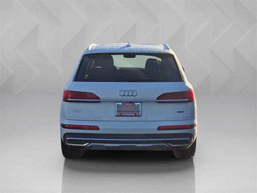 2023 Audi Q7 45 Premium