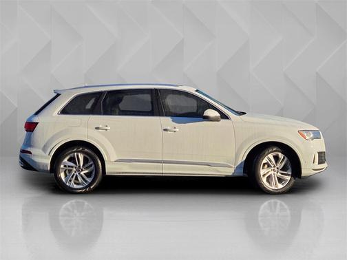 2023 Audi Q7 45 Premium