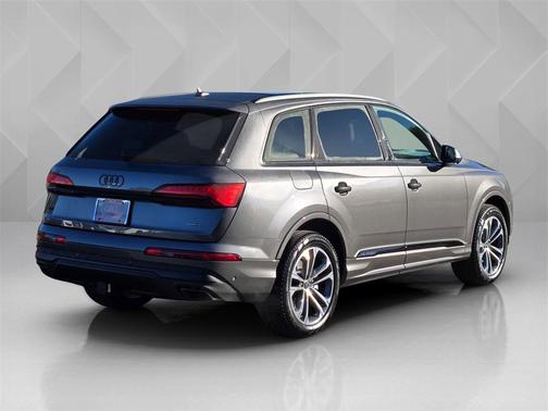 2025 Audi Q7 45 Premium Plus