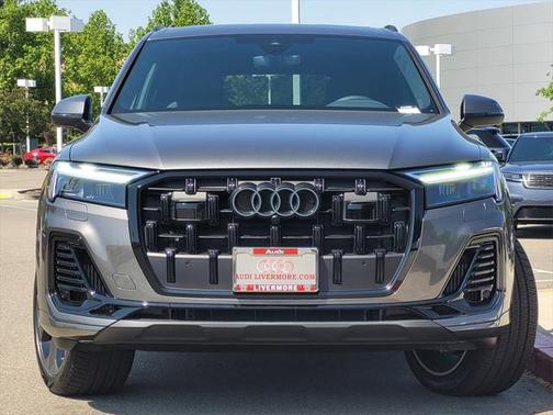 2025 Audi Q7 55 Premium Plus