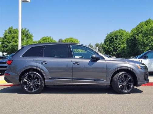 2025 Audi Q7 55 Premium Plus