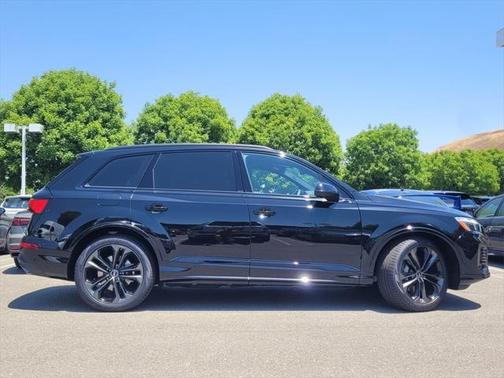 2025 Audi Q7 55 Prestige