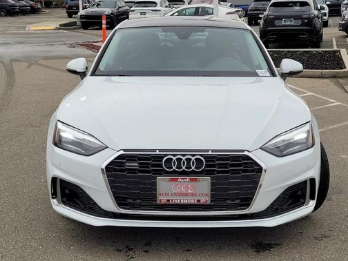 Photo 4 of 27 of 2022 Audi A5 40 Premium