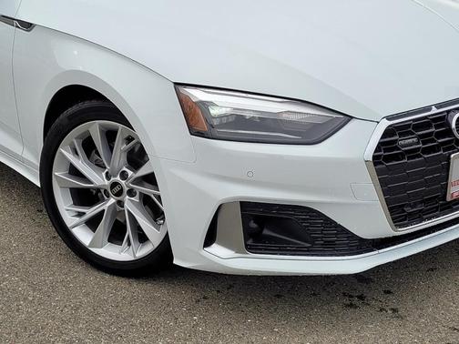 Photo 3 of 27 of 2022 Audi A5 40 Premium