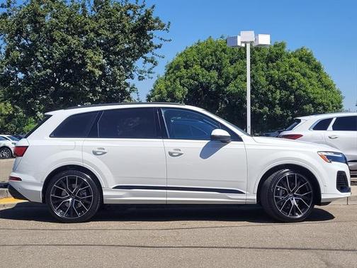 2025 Audi Q7 55 Premium Plus