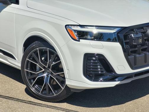 2025 Audi Q7 55 Premium Plus