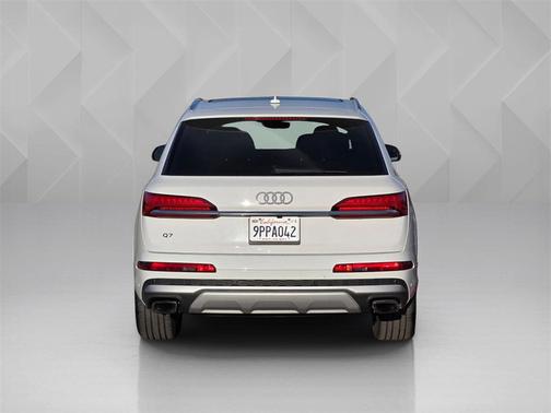 2025 Audi Q7 55 Premium Plus
