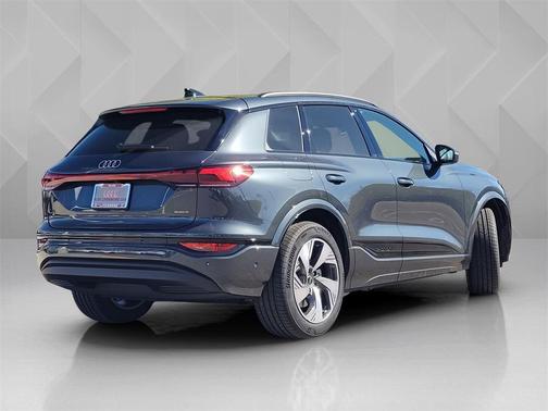 2025 Audi Q6 e-tron Premium Plus quattro