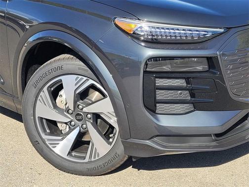 2025 Audi Q6 e-tron Premium Plus quattro