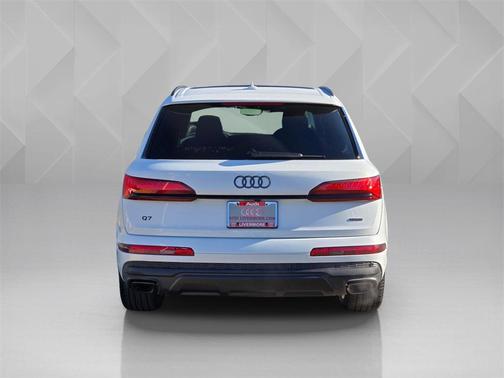 2025 Audi Q7 45 Premium Plus