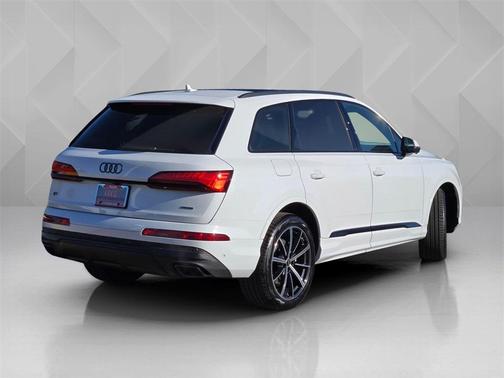 2025 Audi Q7 45 Premium Plus