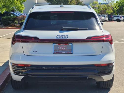 2024 Audi Q8 e-tron Premium