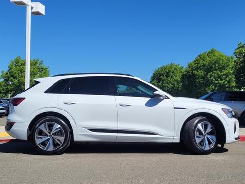 2024 Audi Q8 e-tron Premium